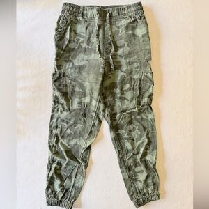 Old Navy Men's Green Camouflage Cargo Pants